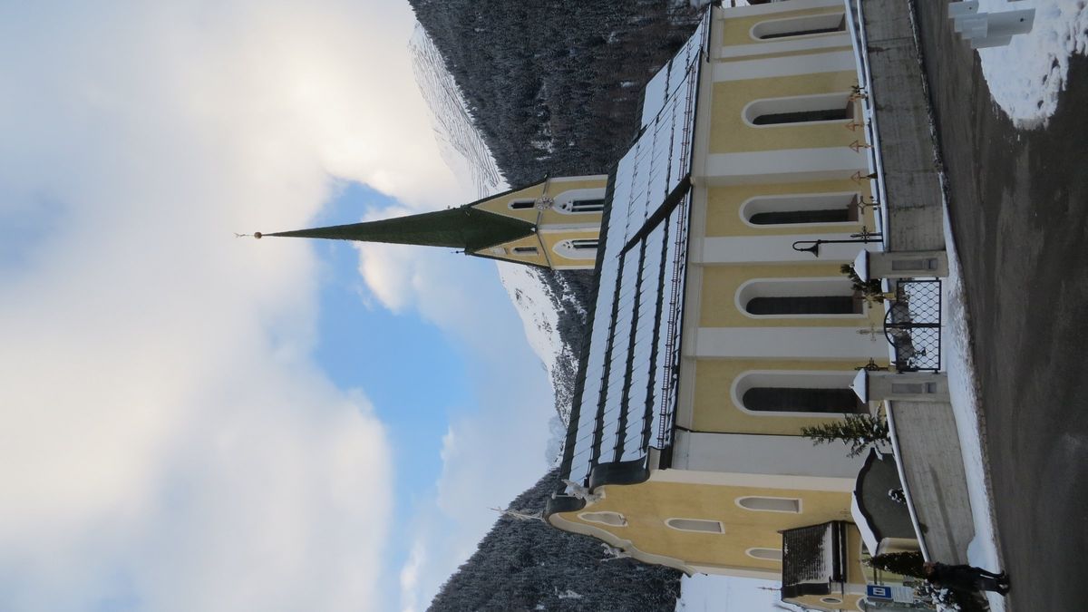 Die Pfarrkirche von Ischgl im Winter