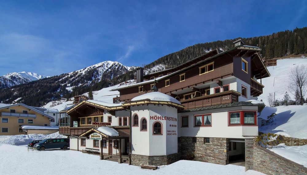 Skiferien über Silvester 2026/27 im Hotel Höhlenstein in Tux