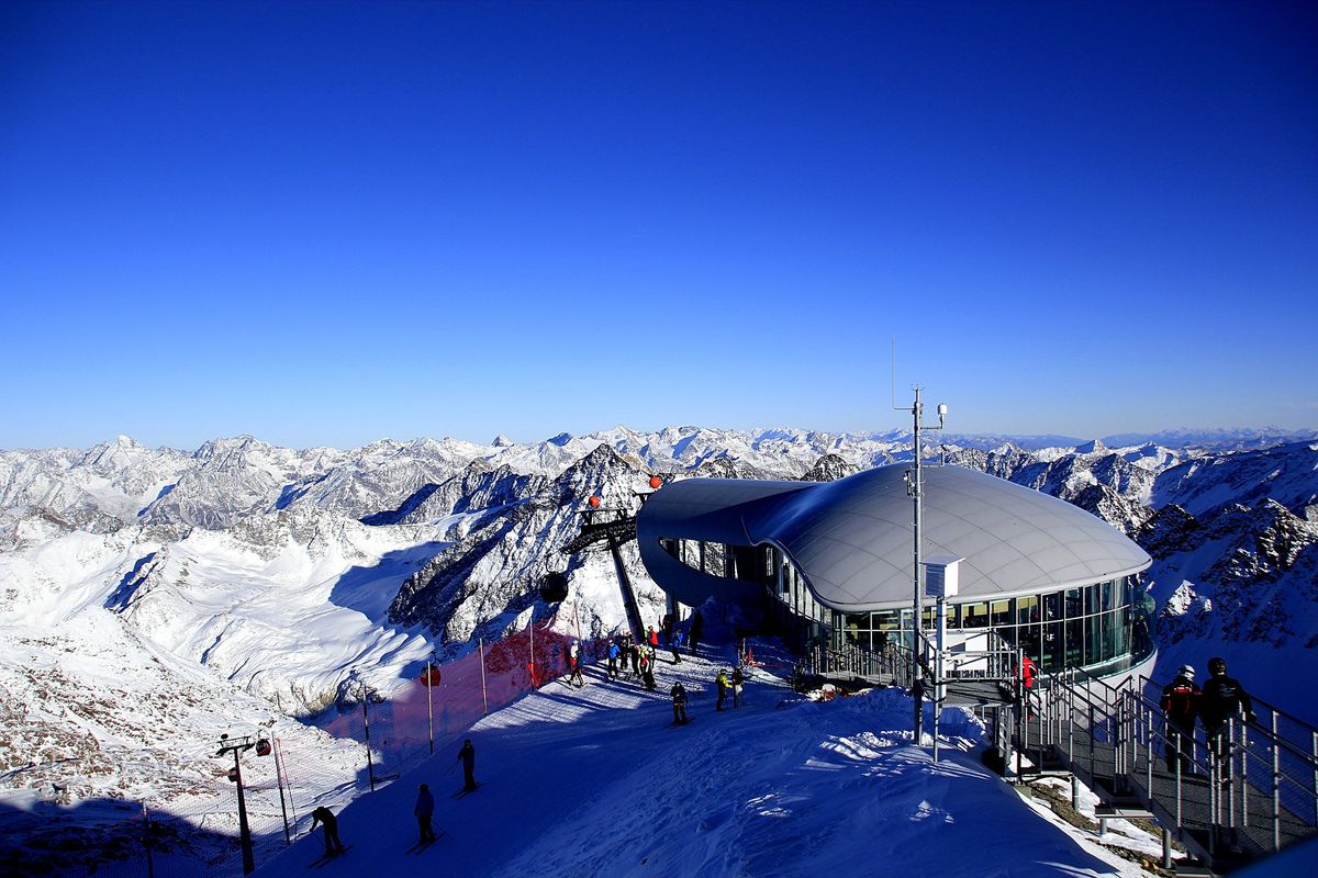 Das Café 3.440 an der Bergstation der Wildspitzbahn am Pitztaler Gletscher