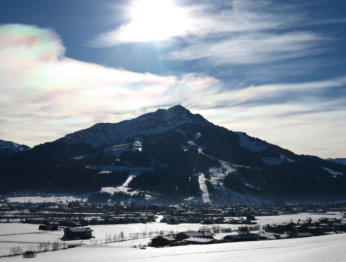 St. Johann in Tirol im Winter mit dem Kitzbüheler Horn