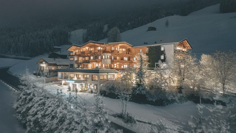 Skiurlaub zum Jahreswechsel 2026/27 im Ferienhotel Jörglerhof in Hainzenberg