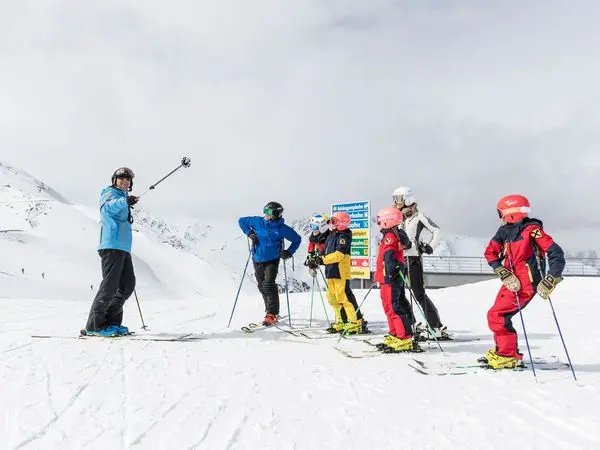 Familienurlaub in Fiss – Hotel Chesa Monte: Skizeit & Genuss in Tirols Skidimension